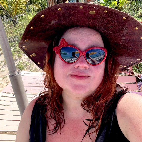 Meet your Posher, Rosa - Picture 1 of 2